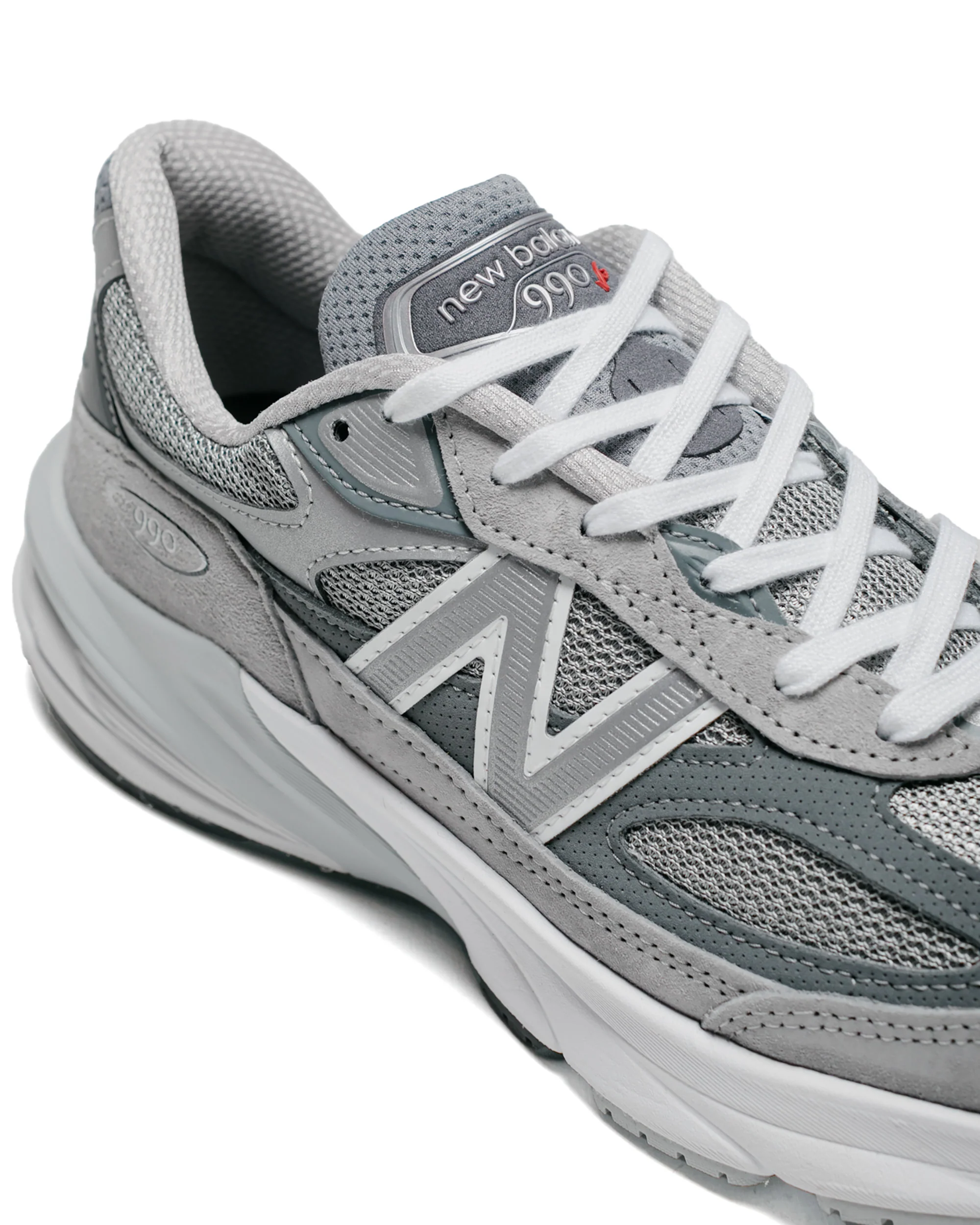 1501-new-balance-m990gl6-grey-3.webp New Balance M990GL6 Grey