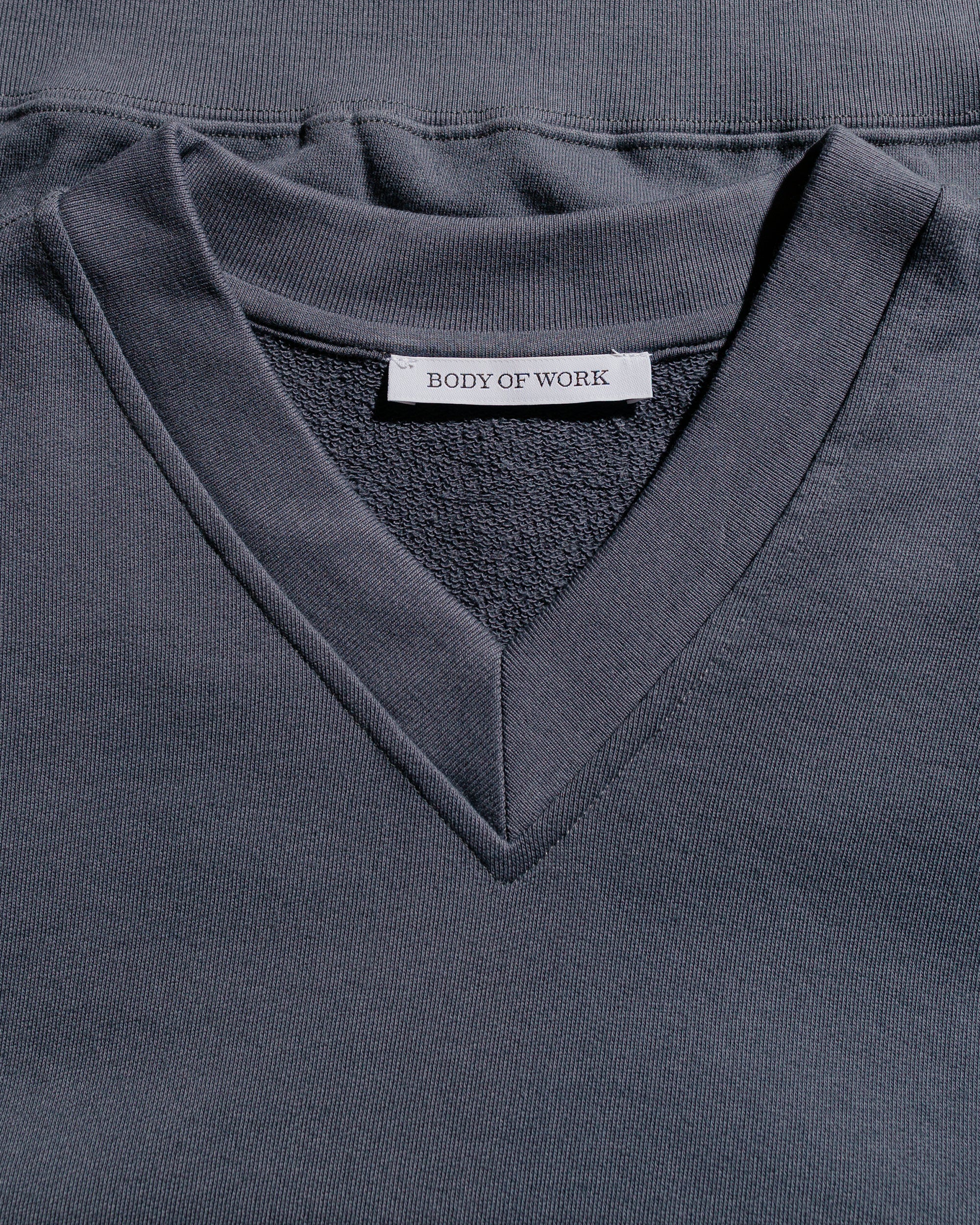 5960-body-of-work-juniper-v-neck-sweatshirt-pond-blue-5.jpg Body of Work Juniper V-Neck Sweatshirt Pond Blue